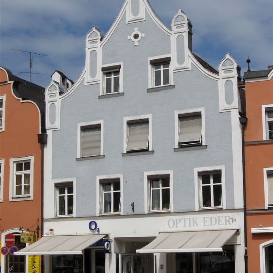 Wohn- und Geschäftshaus