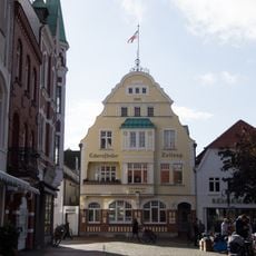 Rathausmarkt mit einfassender Bebauung