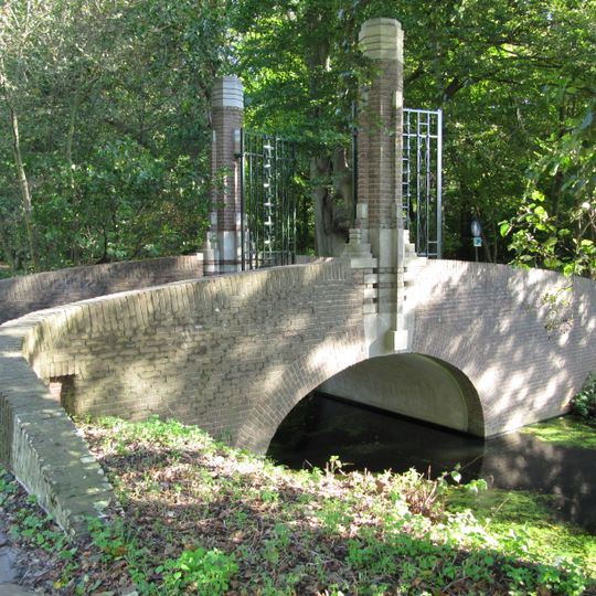 Marlot: brug met toegangshek