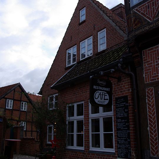 Wohn- und Geschäftshaus