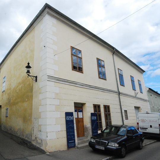 Ehem. Minichhof, altes Rathaus, ehem. Bezirksgericht