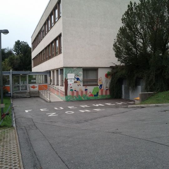 Volksschule, Kunst-am-Bau-Objekte