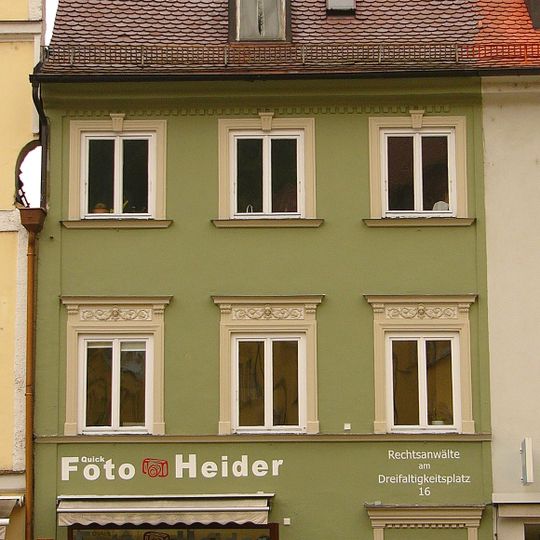 Wohn- und Geschäftshaus