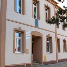 Pamětní deska T. G. Masaryka ve Slatinicích na škole