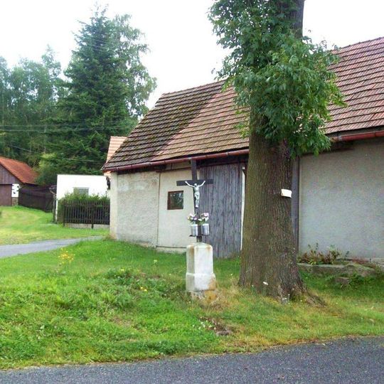 Kříž na rozcestí v Borovnu