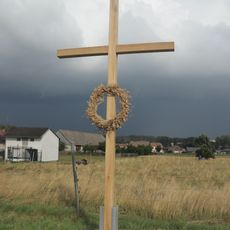Dřevěný kříž z roku 2021 ve Valdíkově