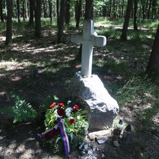 Pomníček pod kopcem Mančalov