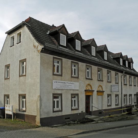 Wohnhaus in offener Bebauung Dresdner Straße 1