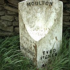 Milepost, near Austendike Hall, Austendike Road