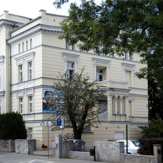 Dom, ob. Zesp. Państwowych Placówek Kształcenia Plastycznego im. J. Cybisa