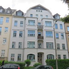 Mietshaus in geschlossener Bebauung mit Vorgarten Barbarossastraße 59