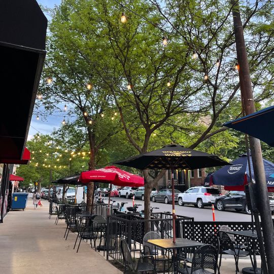 Louie's Pub