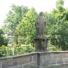 Socha svaté Walburgy na Klášterním mostě v Zákupech