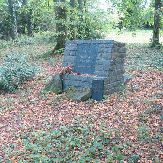 Pomník zaniklého židovského hřbitova v Lesní ulici v Mnichově Hradišti