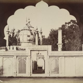 Tomb complex at Mehrauli Dargah