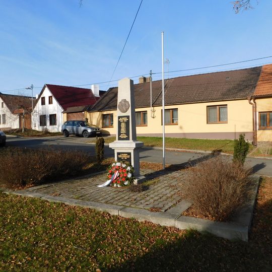 Pomník padlým v Domašíně