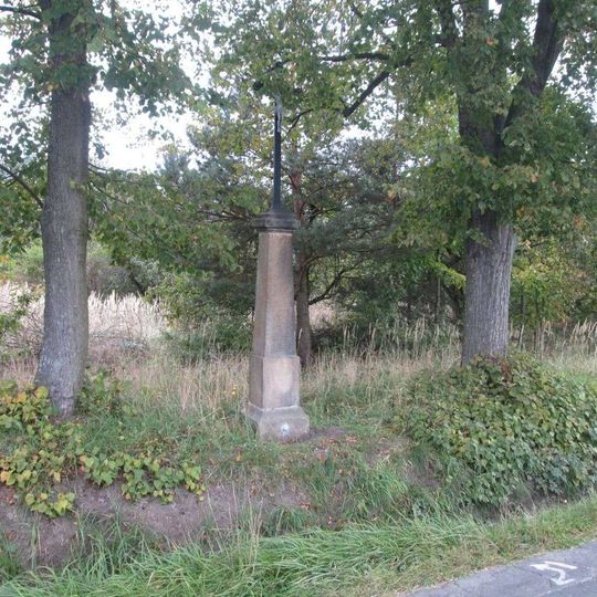 Kříž jižně od Černotína u křižovatky
