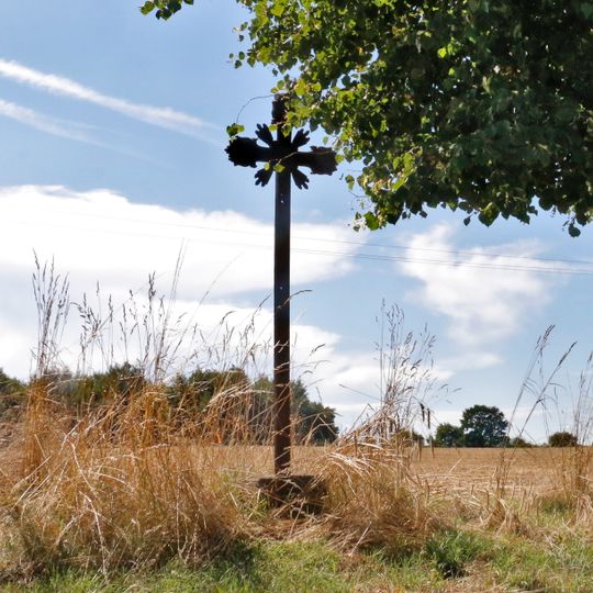 Wayside cross in the south part of Chrášťany