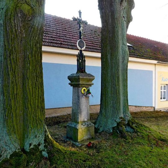 Kříž ve Struhařově na návsi