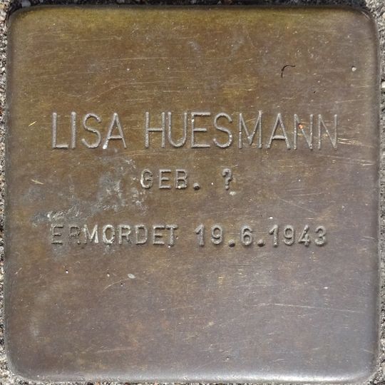 Stolperstein en memoria de Lisa Huesmann