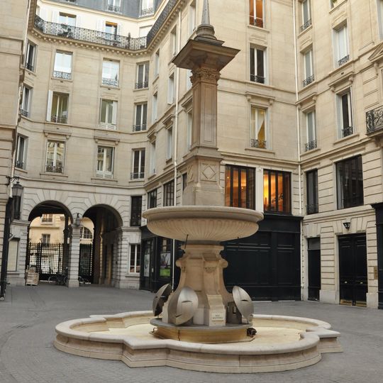 Fontaine de la cour du 15 rue du Louvre
