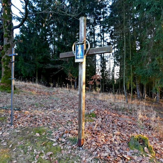 Kříž u minirozhledny jihovýchodně od Vestce