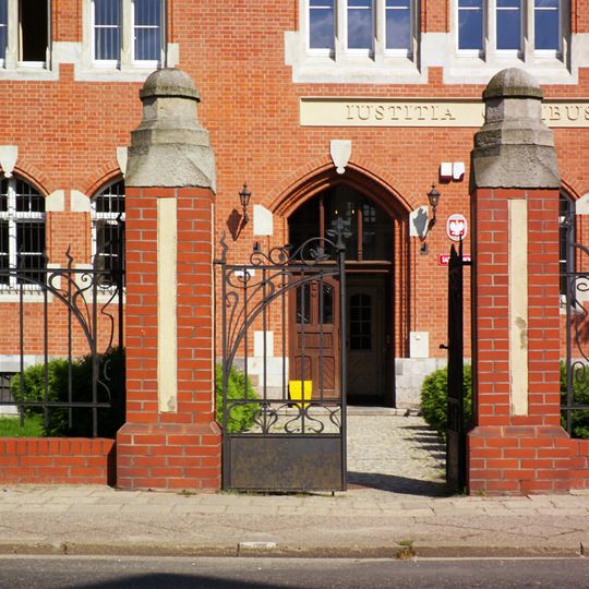 Ogrodzenie z bramami