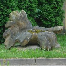 Plastika Květ v areálu Akademie ve Světlé nad Sázavou