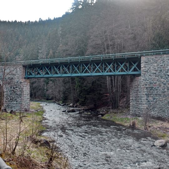 Železniční most přes Teplou a silnici II/230 severně od Dolnohamerského tunelu III