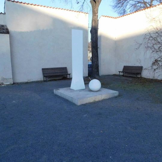 Plastika Pád 2 v zahradě Za svatyněmi v Praze