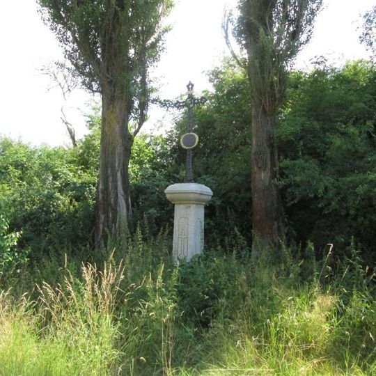 Kříž západně od Třebčic