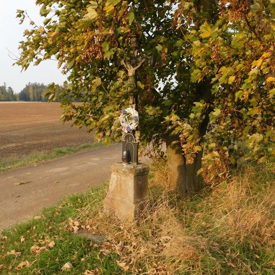 Kříž u cesty východně od Termesiv