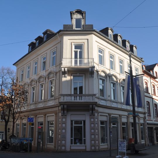 Wohn- und Geschäftshaus