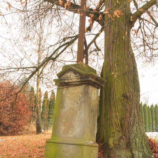 Kříž v Tutlekách poblíž obecního úřadu