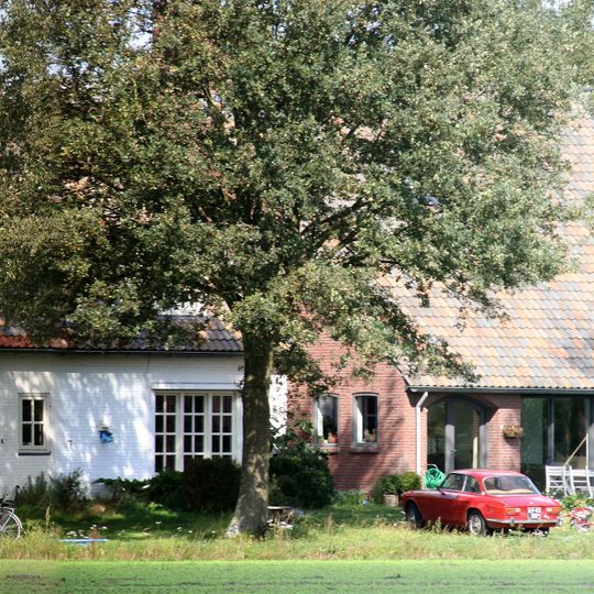 Landhuis, opgetrokken in de stijl van het empire en daterend