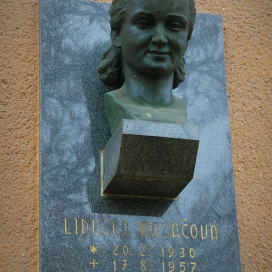 Busta Lidušky Mazáčové