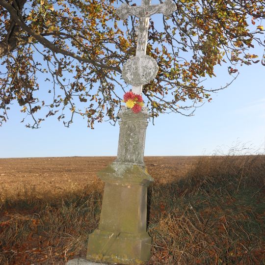Kříž v poli západně od Koutů