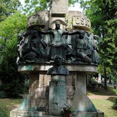 Cintorín sv. Rozálie, pomník s bustou a reliéfom