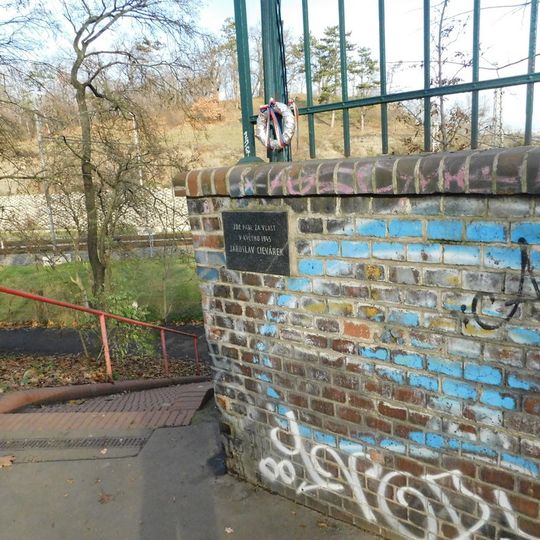 Pamětní deska Jaroslava Cicvárka v Goetheho ulici v Bubenči