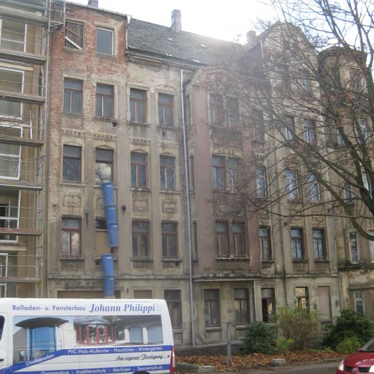 Mietshaus in geschlossener Bebauung mit Vorgarten Heinrich-Schütz-Straße 16