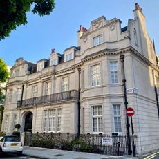 Number 3 And Garden Screen Colonnade