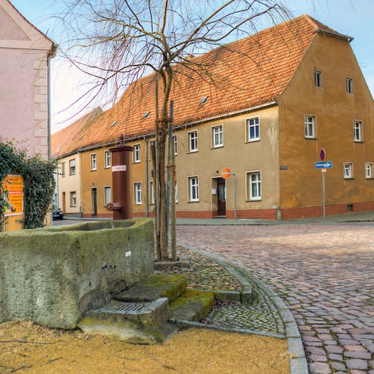 Wohnhaus in geschlossener Bebauung und Ecklage Elbstraße 14