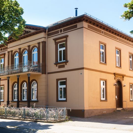 Wohnhaus in offener Bebauung Lutherstraße 21