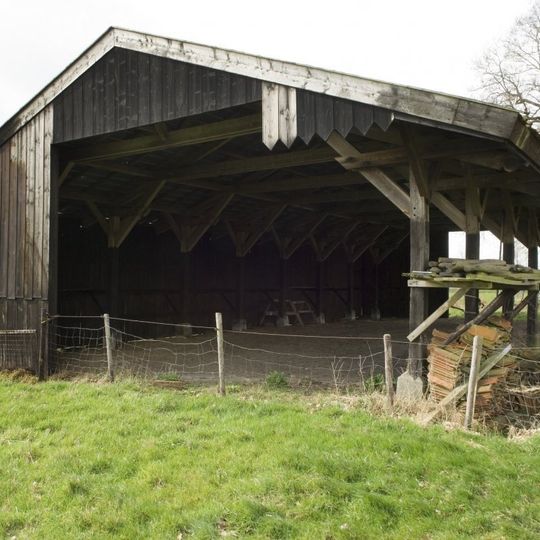 Hoeve 4, overkapping mestvaalt