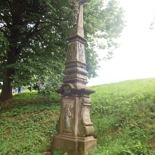 Kříž v Radkově poblíž kaple