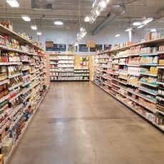 MOM'S Organic Market