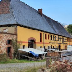 Einzeldenkmale der Sachgesamtheit Rittergut Altenhain b. Trebsen/Mulde: drei Wohn- und Wirtschaftsgebäude (darunter das Gutsverwalterhaus) eines ehemaligen Rittergutes