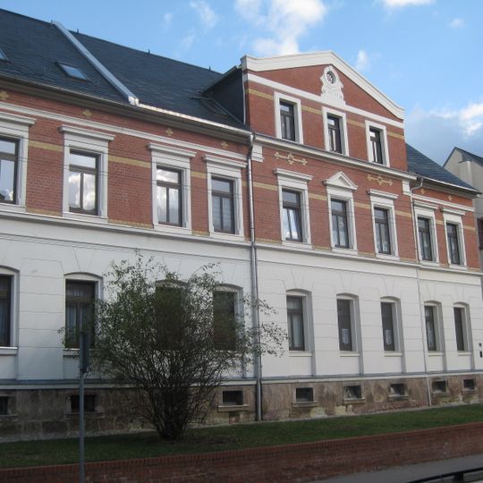 Doppelmietshaus in halboffener Bebauung, mit Vorgarten Eichendorffstraße 19
