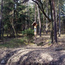 Boží muka v lese východně od Vrážné