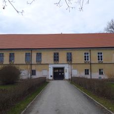 Miroslavské Knínice Castle